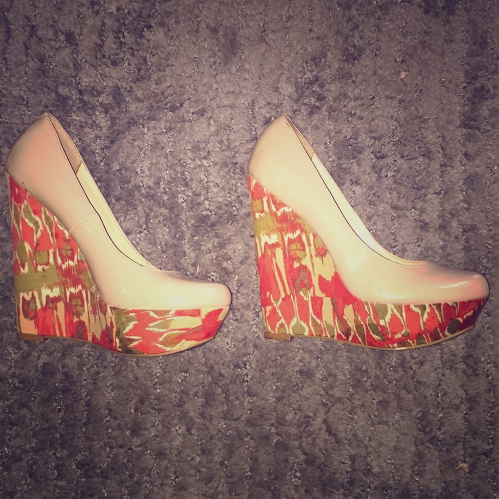 •Steve Madden• Patent Leather Wedge Platform